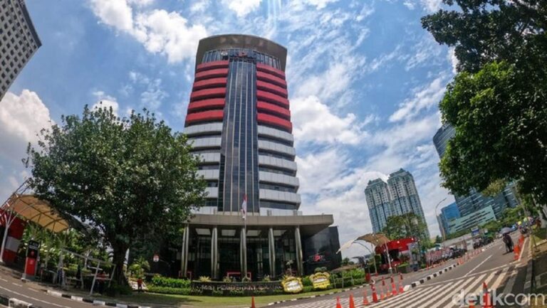 KPK Periksa Sekretaris Dewan DPRD Lampung Tengah Terkait Kasus Suap Bupati Ardito Wijaya