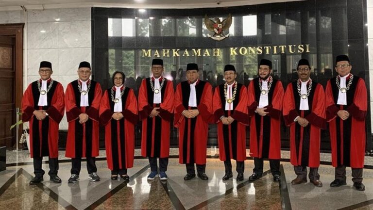 Resmi Pensiun dari MK, Arief Hidayat Berkelakar Siap Menjabat Jabatan Lain