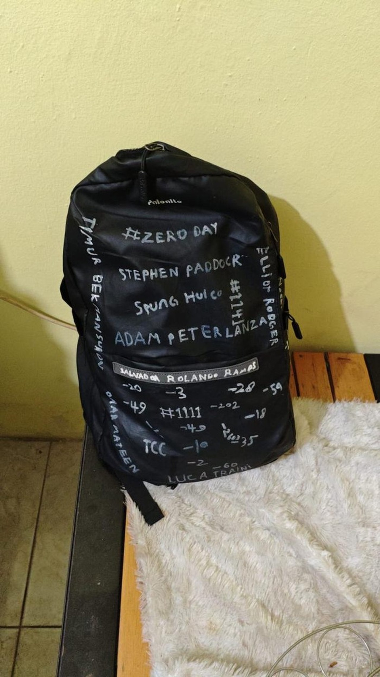 Tas Siswa SMP Pelempar Molotov Berisi Nama Pelaku Penembakan Massal di Luar Negeri Tas Siswa SMP Pelempar Molotov Berisi Nama Pelaku Penembakan Massal di Luar Negeri