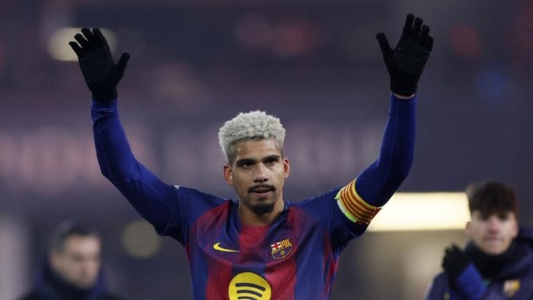 Gol Copa del Rey, Araujo Beri Pelukan Hangat untuk Pelatih Barcelona Hansi Flick