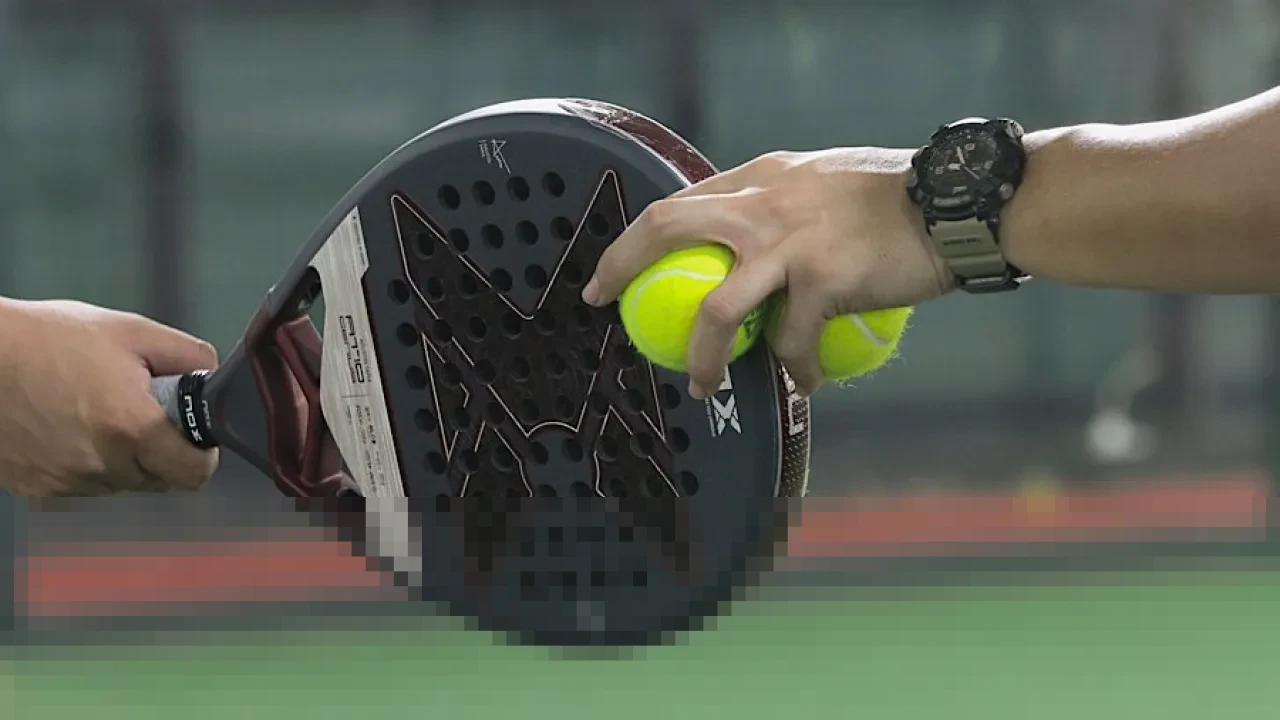 Kuasai Pukulan Kunci Padel: Dari Forehand Akurat hingga Bandeja Taktis untuk Dominasi Lapangan