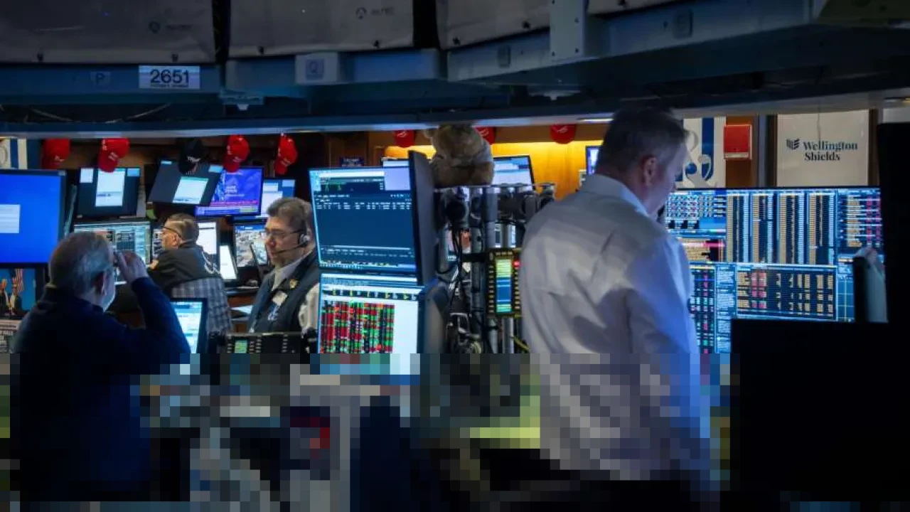 Wall Street Beragam: Nasdaq Tertekan Anjloknya Nvidia, Harga Minyak Berfluktuasi