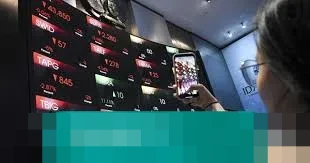 IHSG Terkoreksi ke 8.255 pada Sesi Siang, Rupiah Menguat ke Rp16.751 per Dolar AS