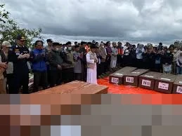 Sepuluh Jenazah Korban Longsor Pasirlangu Bandung Barat Dimakamkan Massal