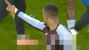 Ezri Konsa Lampiaskan Frustrasi dengan Gestur Marah Usai Aston Villa Tumbang dari Wolves
