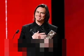 Jim Carrey Bikin Haru di Cesar Awards 2026, Pidato Bahasa Prancis dan Ungkap Silsilah Keluarga