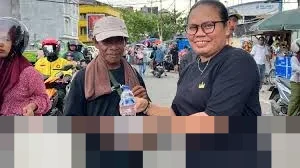 Moluccas Lawyers Club dan KFC Ambon Hangatkan Ramadan dengan Ratusan Takjil di Kota Ambon