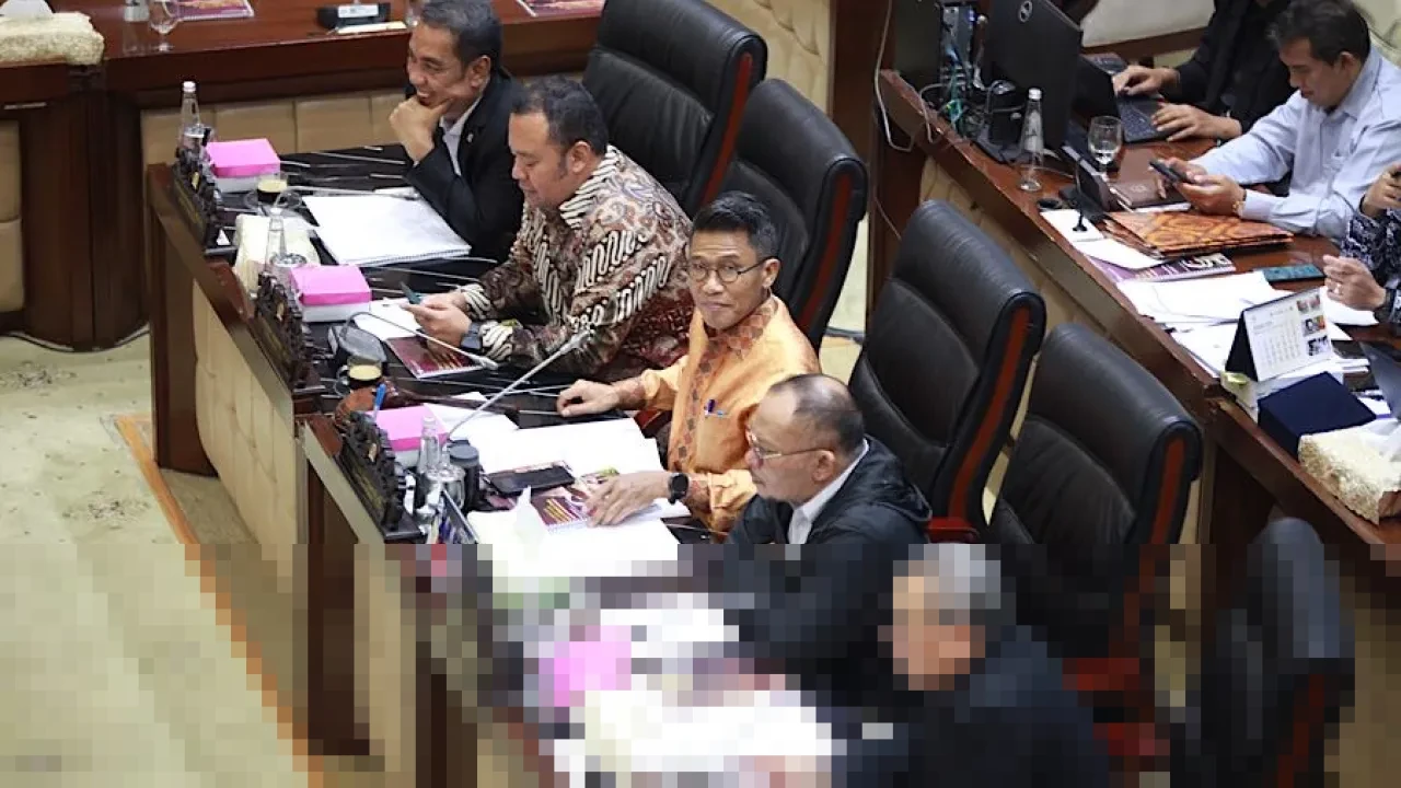 Harga Minyak Global Berfluktuasi Tajam Akibat Konflik Timur Tengah, DPR Panggil Purbaya