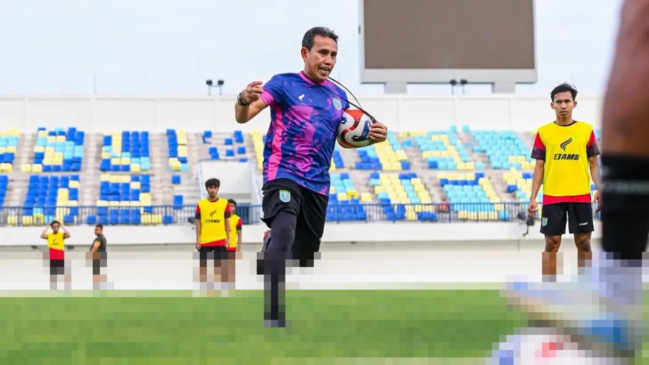 Bima Sakti: ‘Sepak Bola Bukan Matematika’, Persela Siap Hadapi PSS di Surajaya