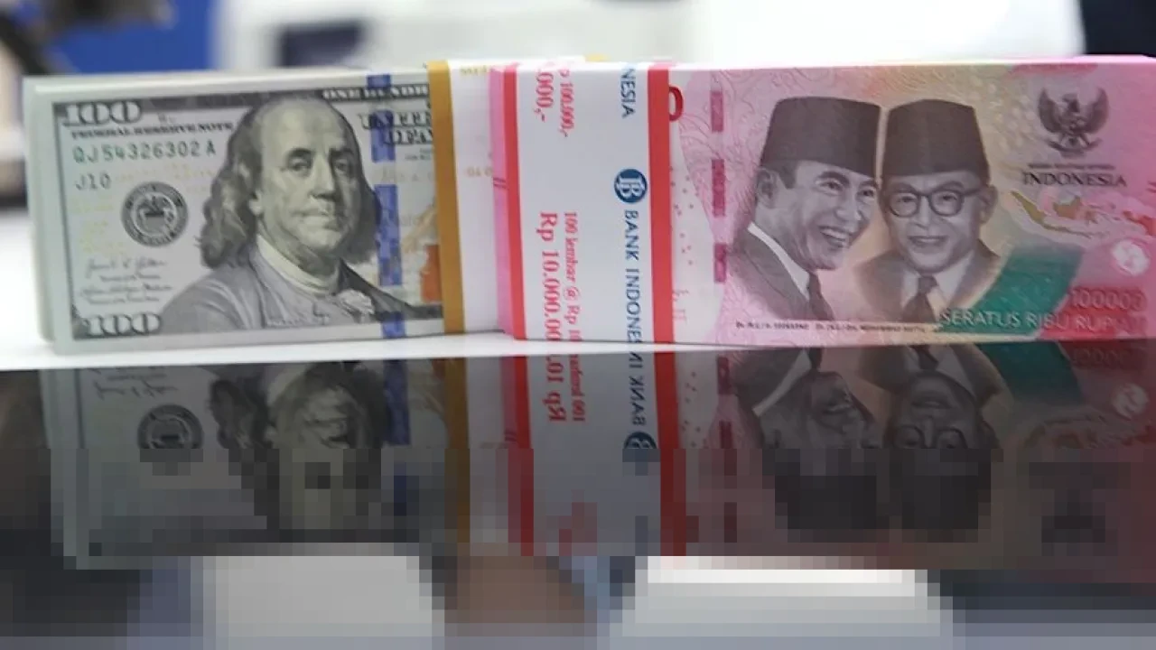 Rupiah Kembali Sentuh Rp17.000 per Dolar AS, BI Perkuat Intervensi di Tengah Libur Panjang