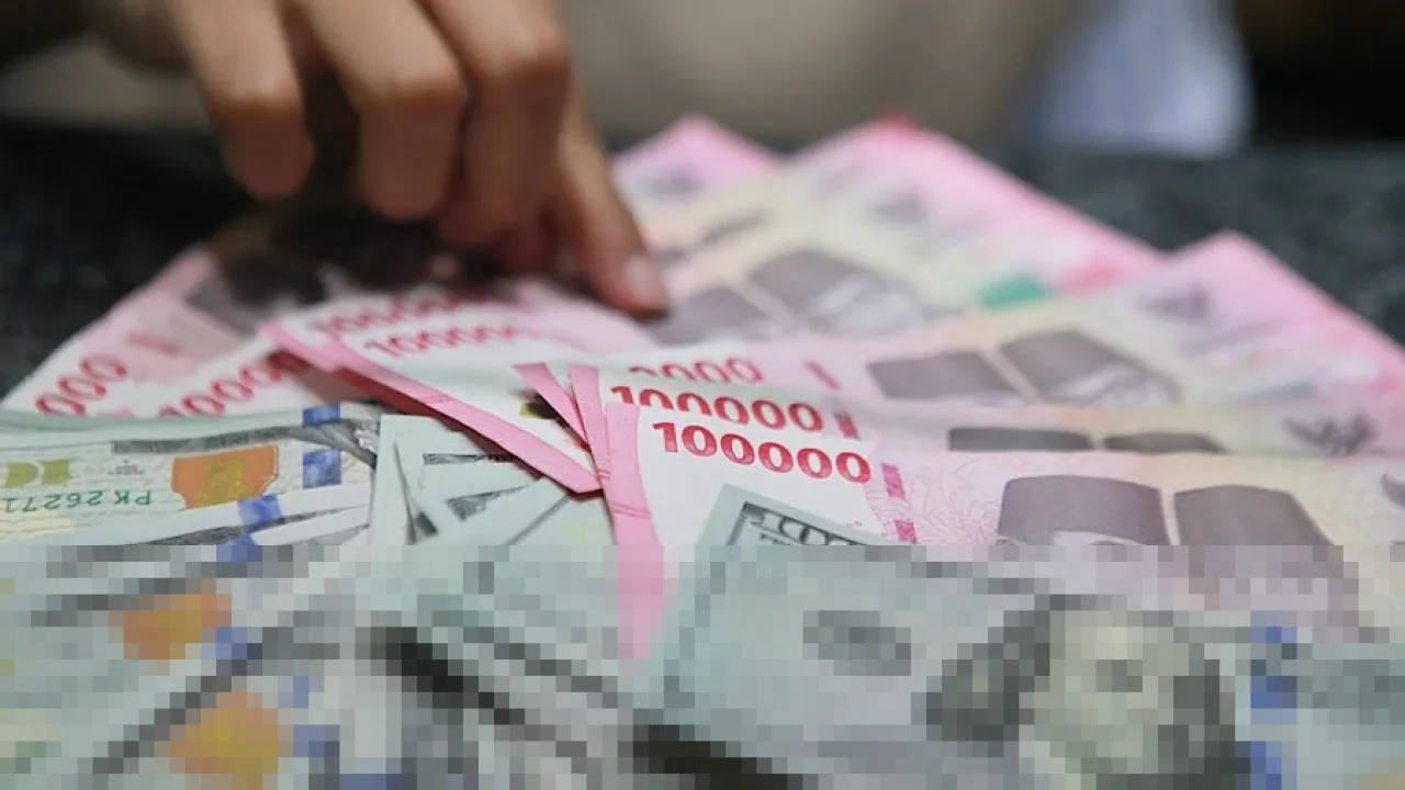 Rupiah Anjlok ke Rp16.868 per Dolar AS, Konflik Timur Tengah Picu Investor Lepas SUN