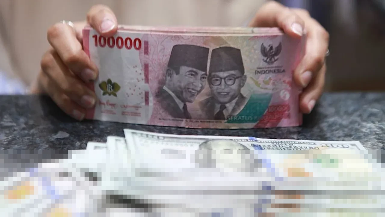 Rupiah Sentuh Rp17.000 per Dolar AS, Gejolak Global dan Harga Minyak Jadi Pemicu Utama