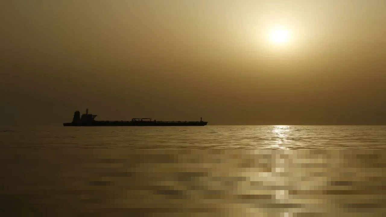 Iran Tutup Selat Hormuz Pasca Serangan AS-Israel, Lalu Lintas Kapal Terhenti dan Tanker Diserang