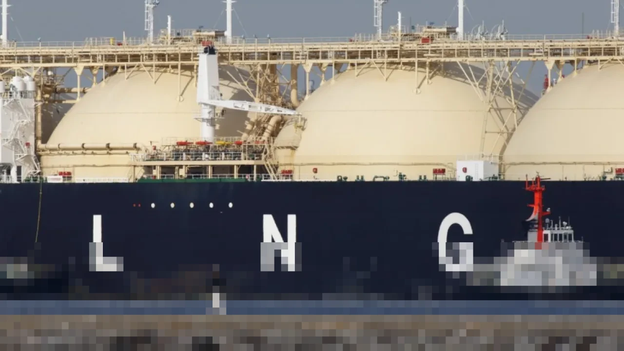 Selat Hormuz Nyaris Lumpuh, Ratusan Tanker Minyak dan LNG Terjebak di Tengah Krisis Iran