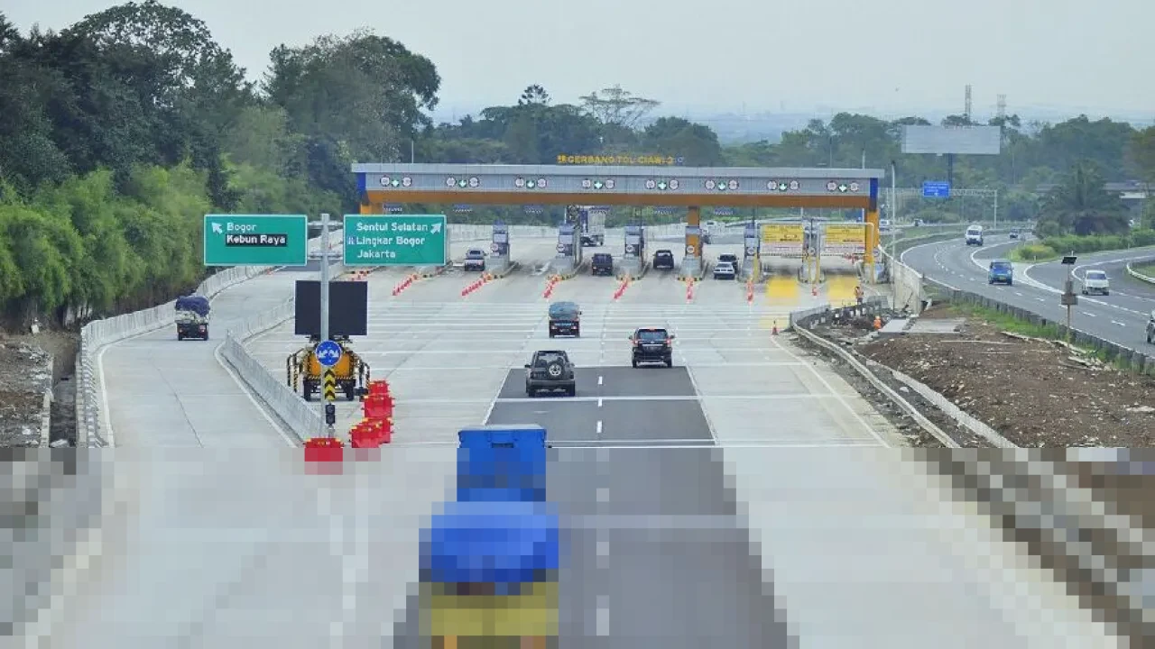 Tol Jagorawi Terendam Banjir hingga 30 Cm, Lalu Lintas Arah Jakarta Lumpuh Total