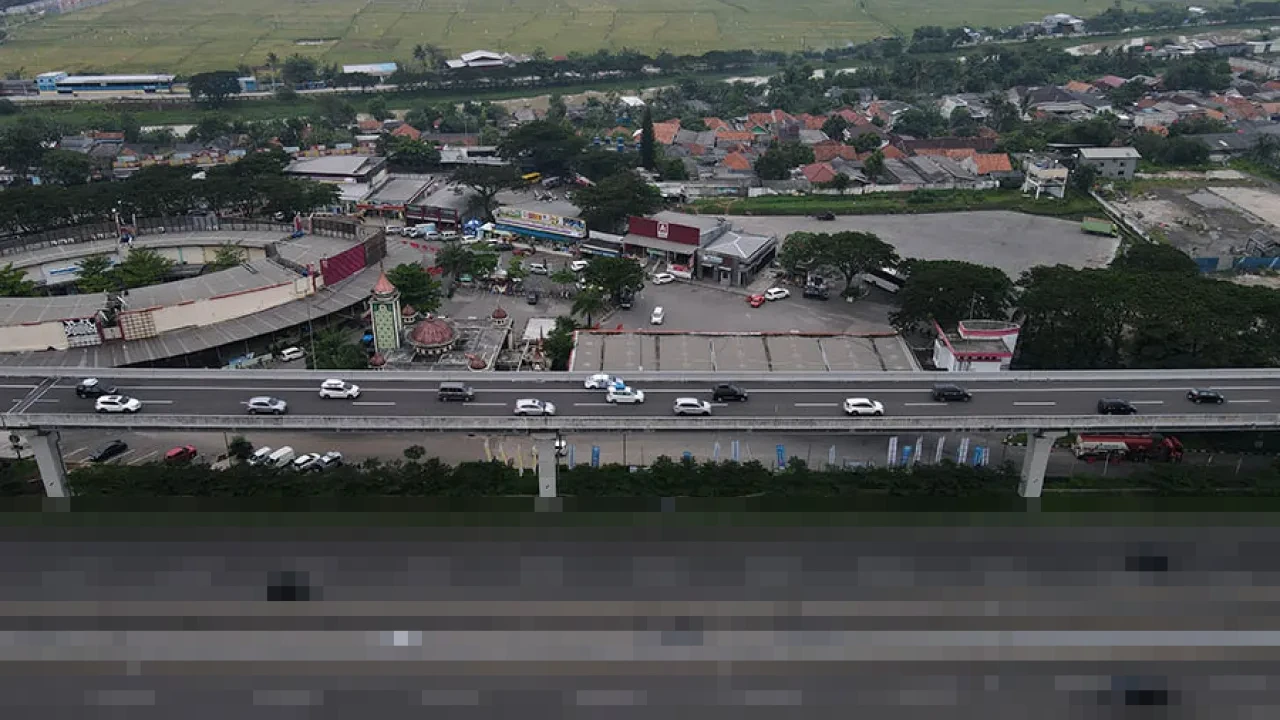 Tol MBZ Padat Merayap, Puncak Arus Mudik Lebaran 2026 Gelombang Kedua Terasa
