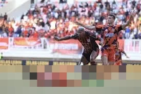 Persipura Jayapura Hadapi Kendal Tornado FC: Wejangan Stevie Bonsapia dan Strategi Rahmad Darmawan