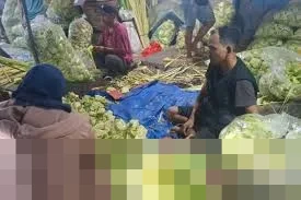 Pedagang Kulit Ketupat di Palmerah dan Jatinegara Banjir Pesanan Jelang Lebaran 2026